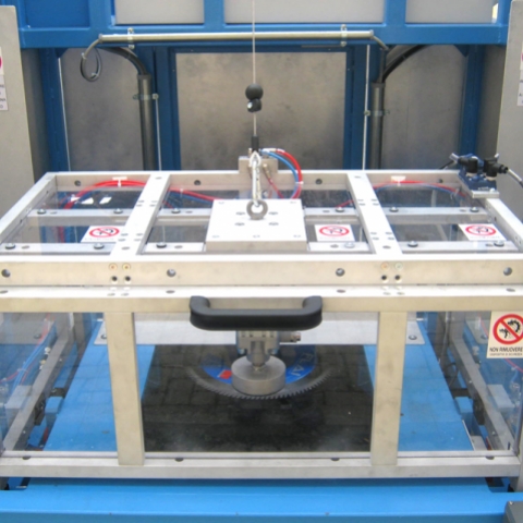 Cutting machine for alluminium cones