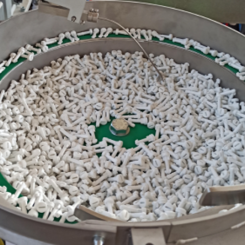 Impianto di selezione con alimentazione quadrangolare